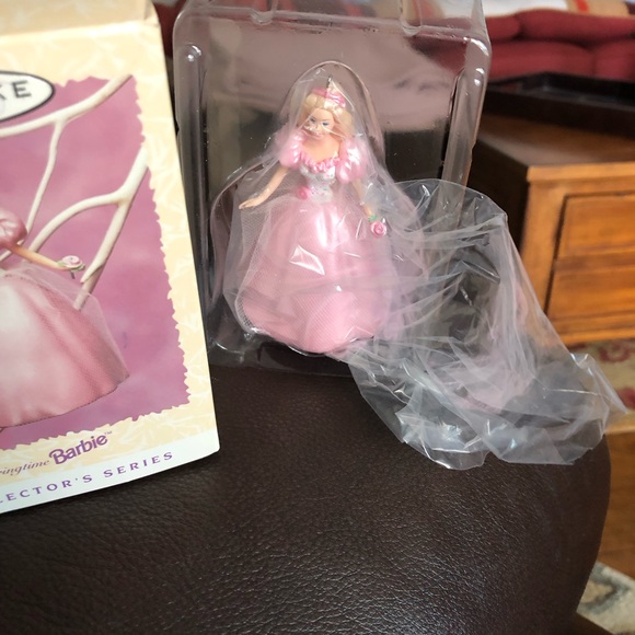 Hallmark Keepsake 1996 Barbie Easter Ornament - Picture 12 of 16